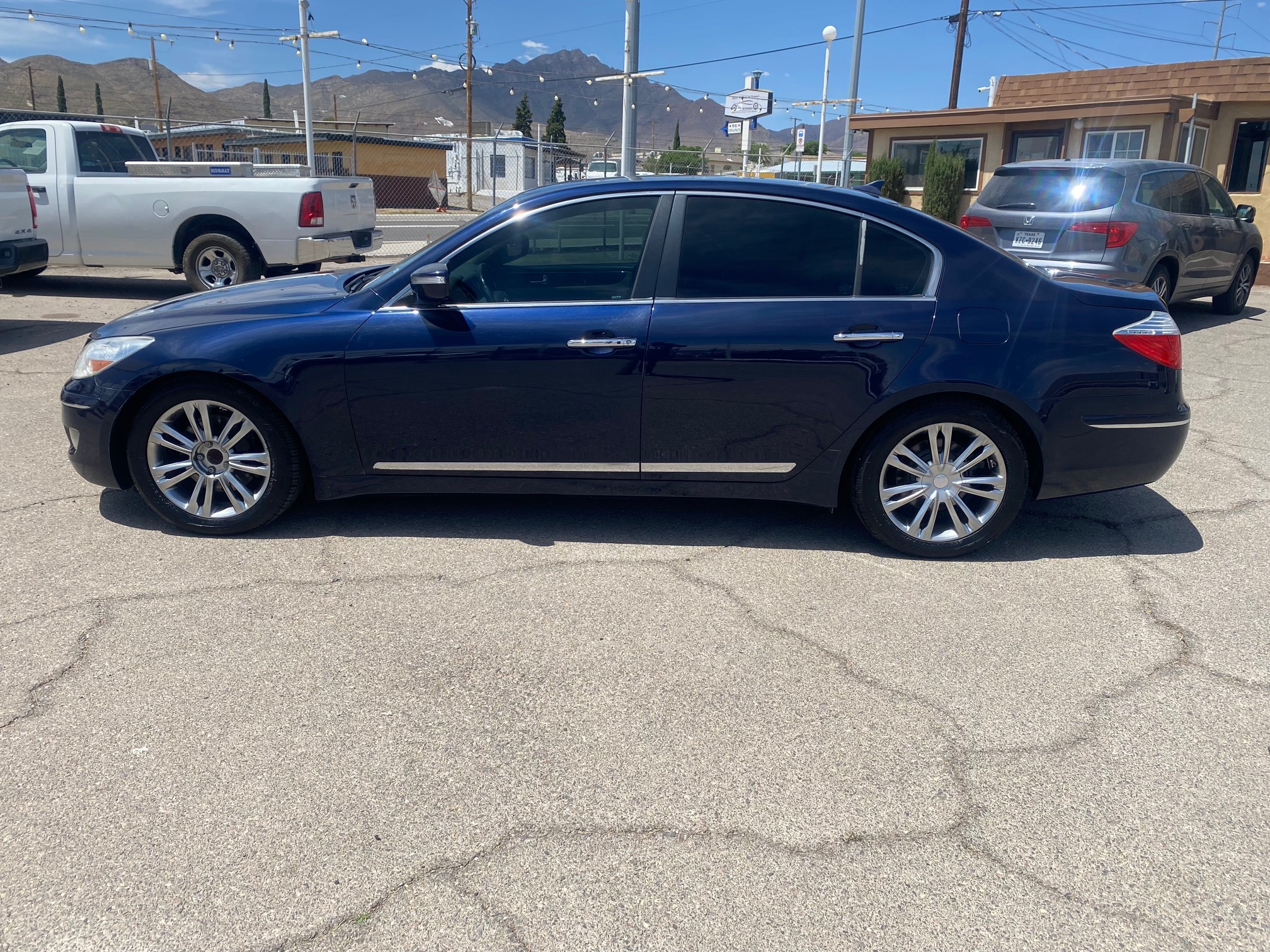 2011 Hyundai Genesis 4.6 thumbnail 4