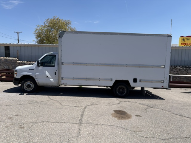 2012 Ford E-350 thumbnail 4
