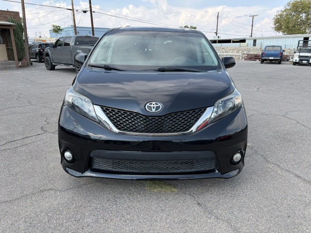 2013 Toyota Sienna thumbnail 2