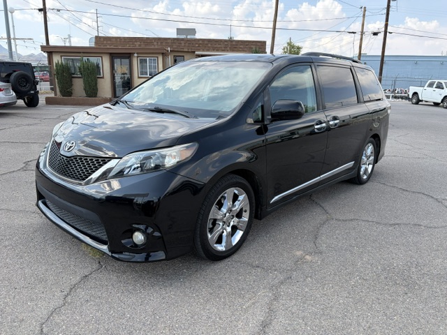 2013 Toyota Sienna thumbnail 3