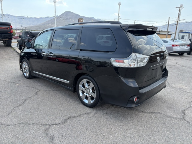 2013 Toyota Sienna thumbnail 5