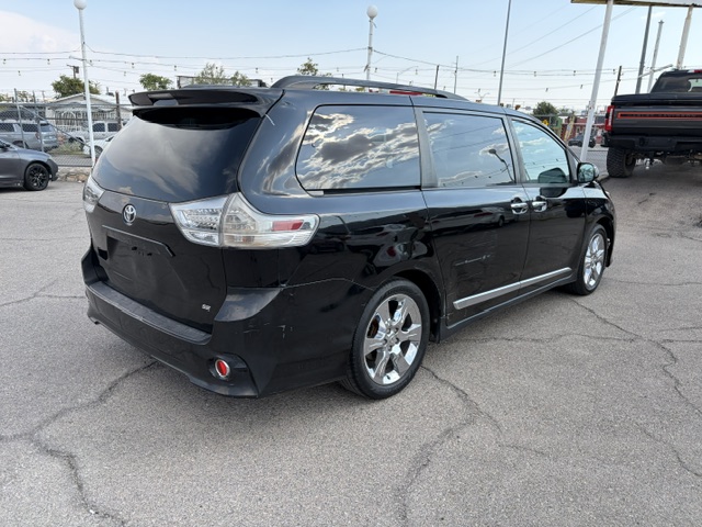 2013 Toyota Sienna thumbnail 11