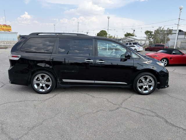 2013 Toyota Sienna thumbnail 12