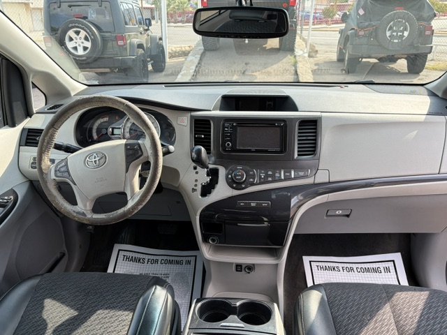 2013 Toyota Sienna thumbnail 15