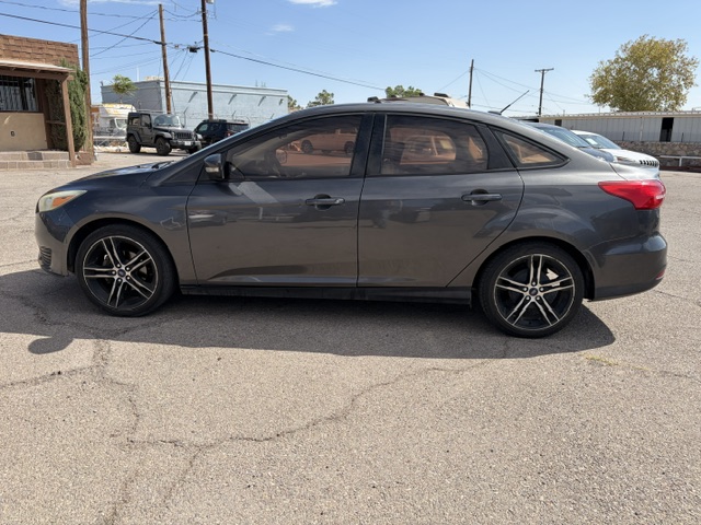 2015 Ford Focus thumbnail 4