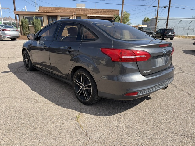 2015 Ford Focus thumbnail 5