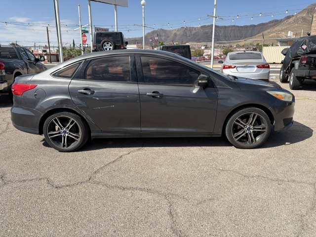 2015 Ford Focus thumbnail 8