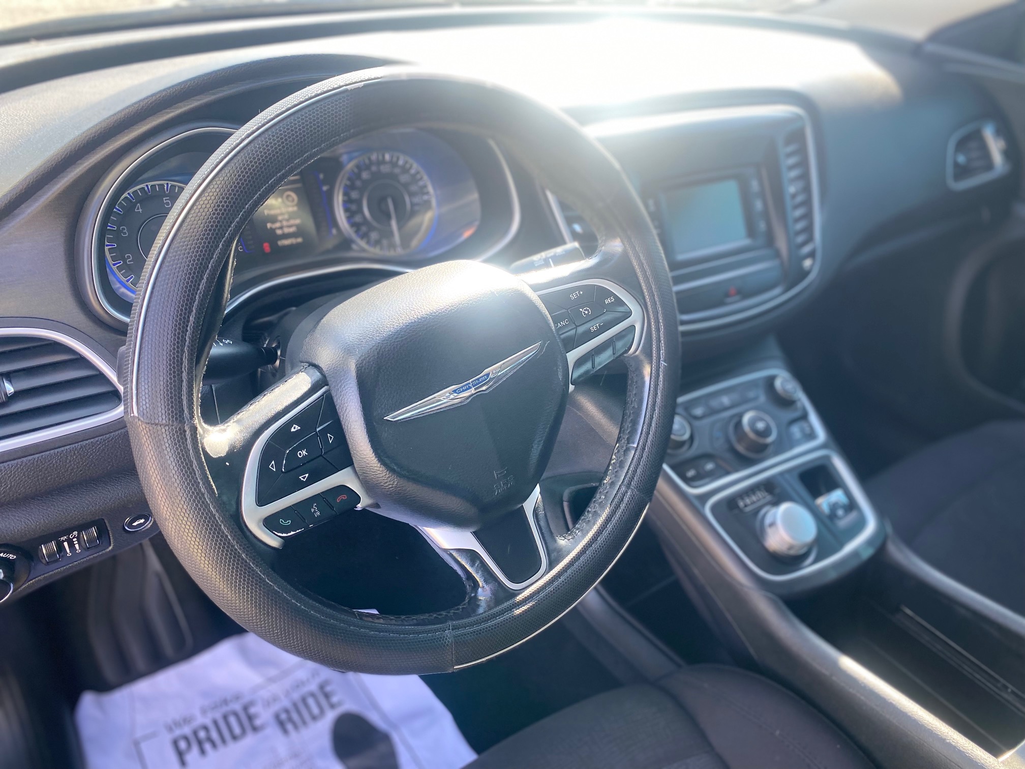 2015 Chrysler 200 thumbnail 9
