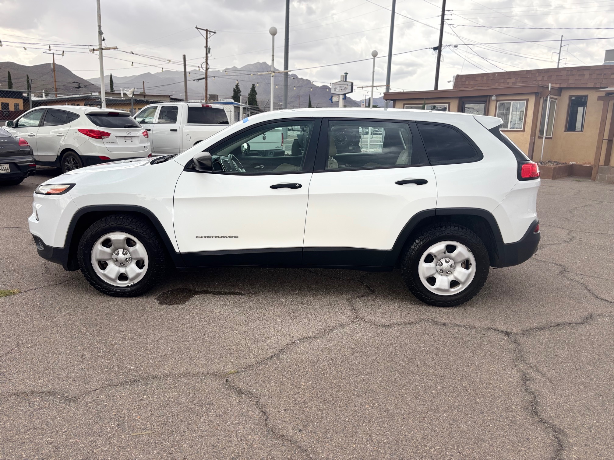 2016 Jeep Cherokee thumbnail 4