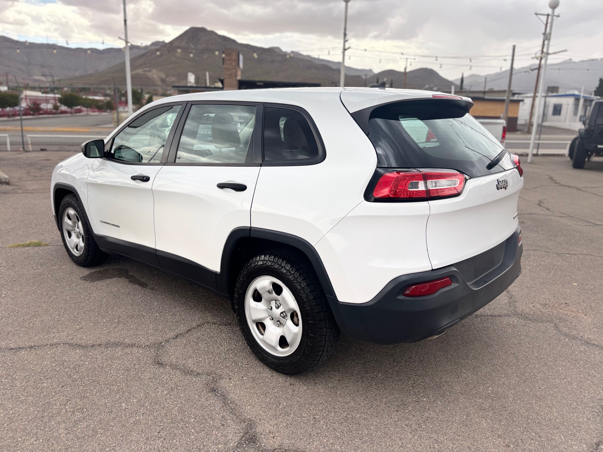 2016 Jeep Cherokee thumbnail 5