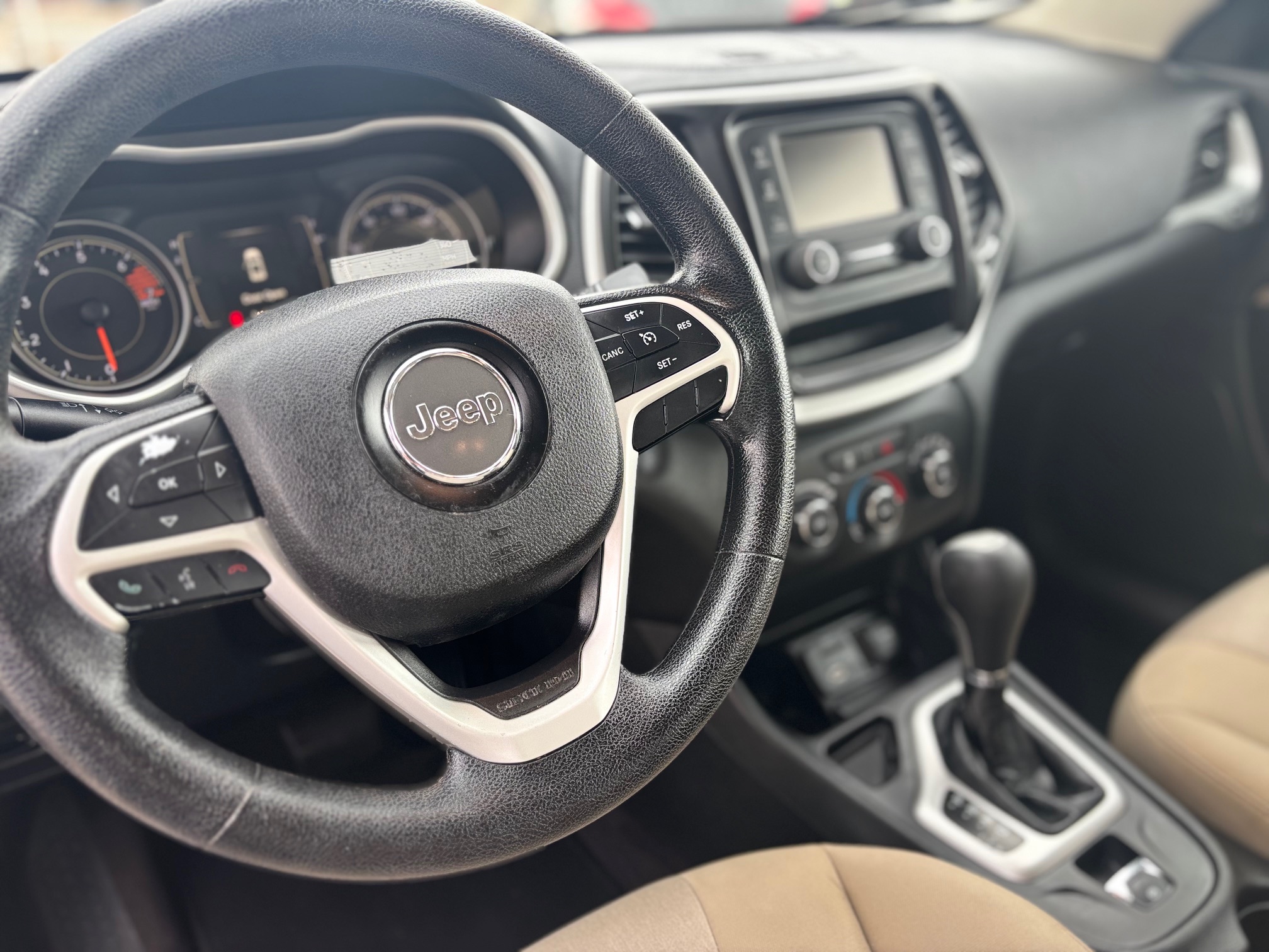 2016 Jeep Cherokee thumbnail 9