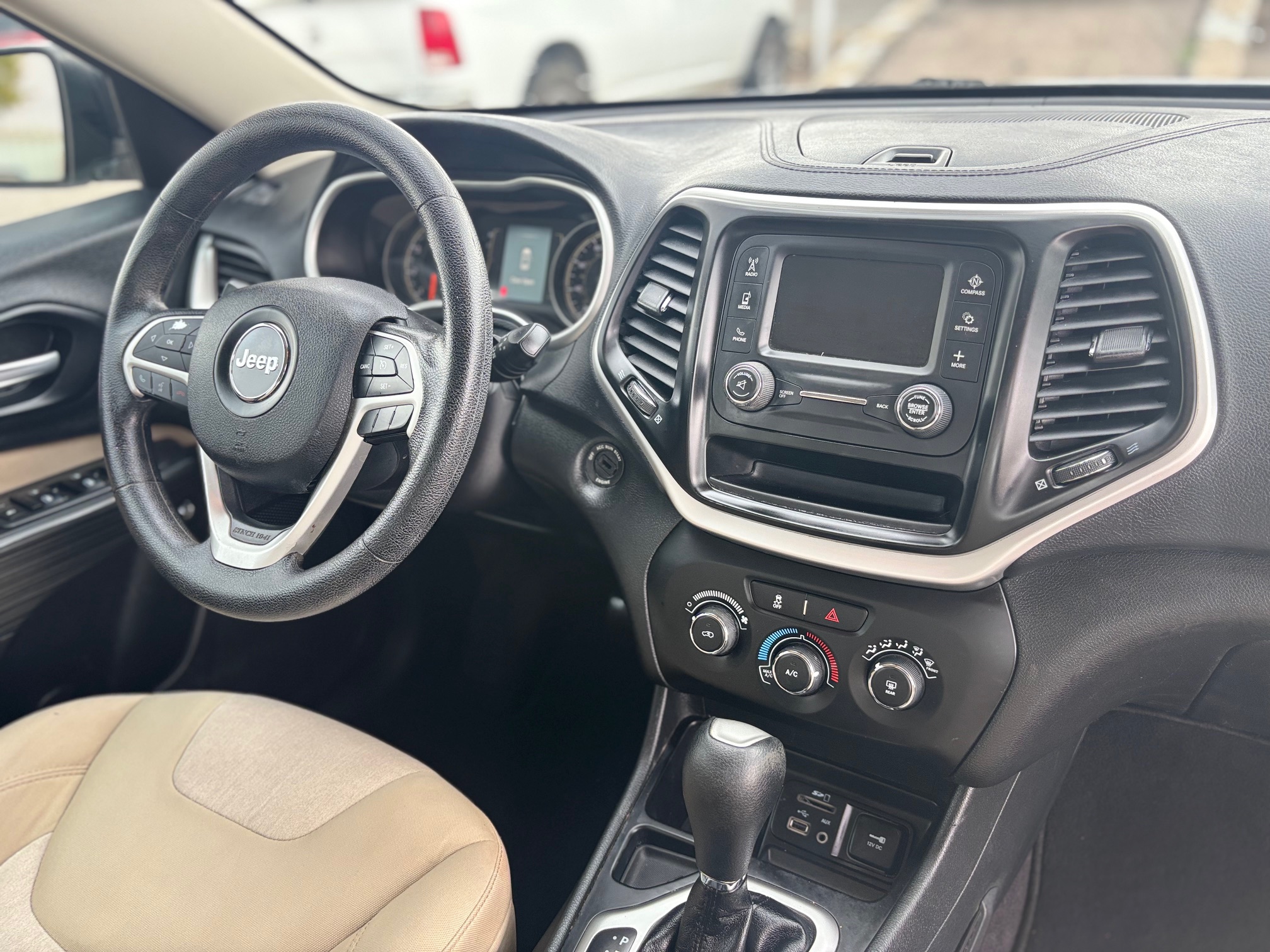 2016 Jeep Cherokee thumbnail 10