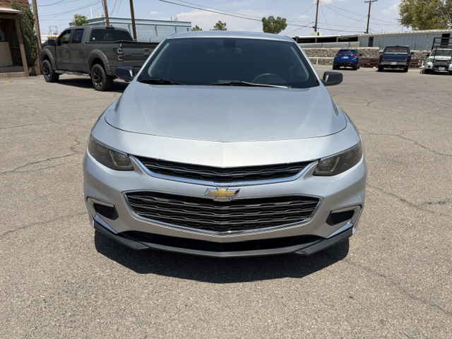 2017 Chevrolet Malibu thumbnail 2