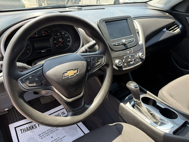 2017 Chevrolet Malibu thumbnail 9