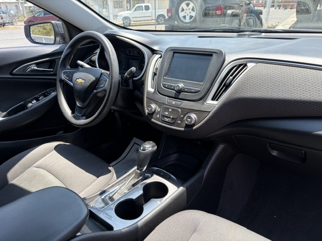 2017 Chevrolet Malibu thumbnail 10