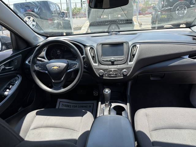2017 Chevrolet Malibu thumbnail 11