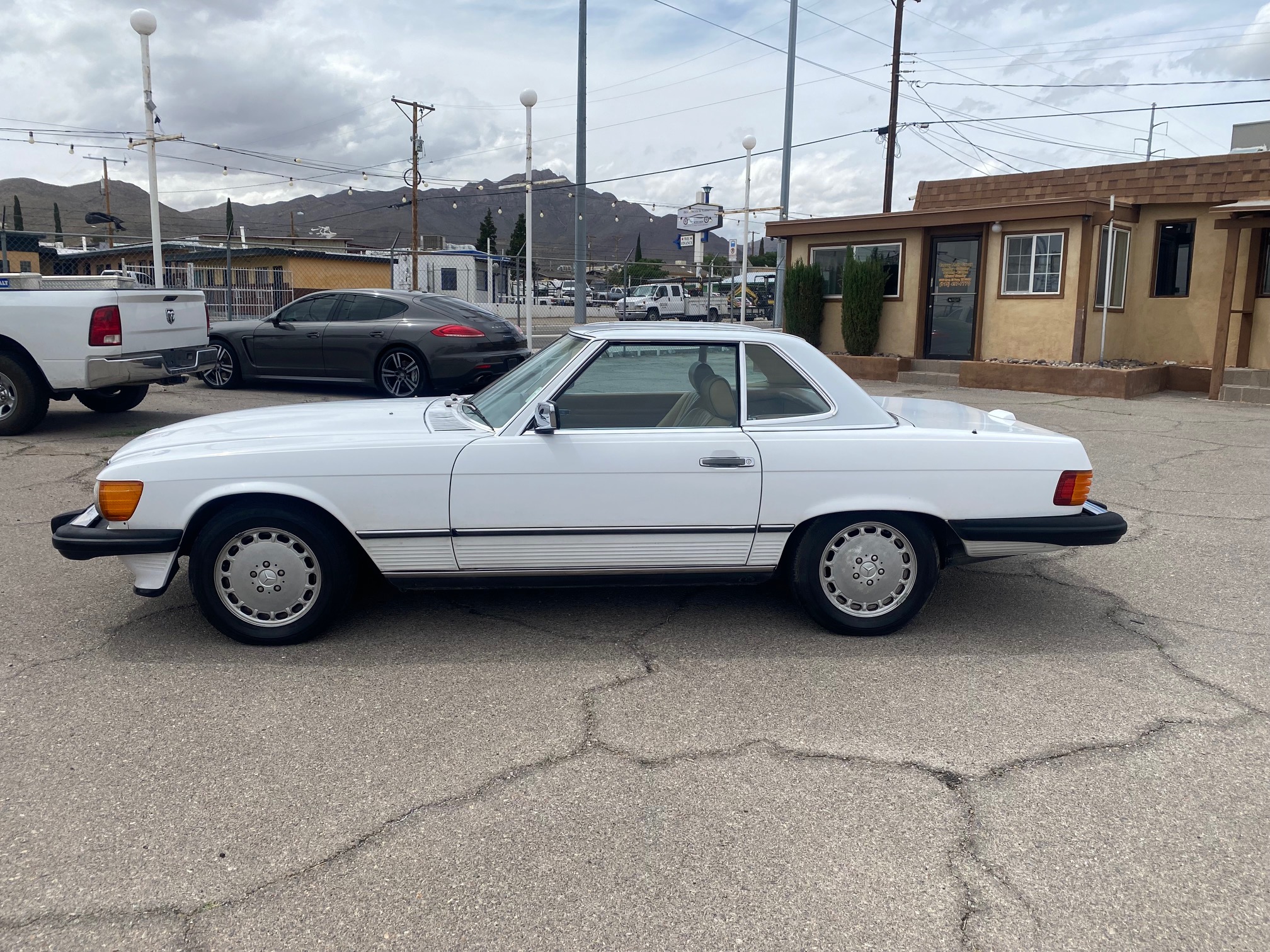 1989 Mercedes-Benz 560 Series Sl 2D Coupe thumbnail 4