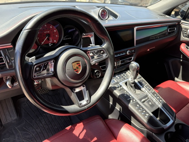 2021 Porsche Macan thumbnail 9