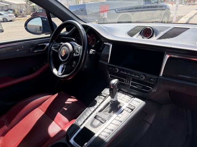 2021 Porsche Macan thumbnail 10