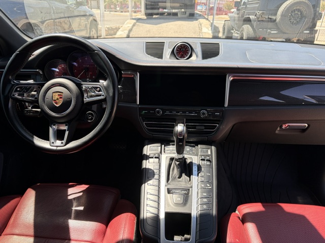2021 Porsche Macan thumbnail 11