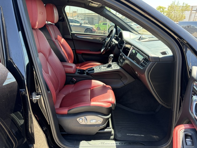 2021 Porsche Macan thumbnail 12